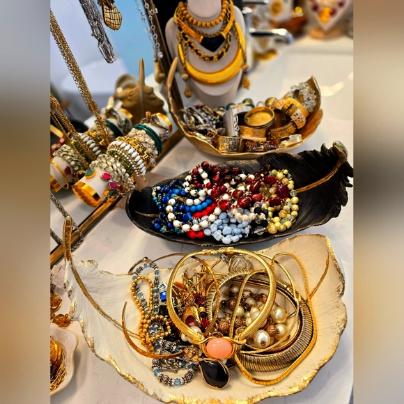 ✨️𝙉𝙞𝙖'𝙨 𝙑𝙞𝙣𝙩𝙖𝙜𝙚 𝙅𝙚𝙬𝙚𝙡𝙧𝙮 𝙎𝙝𝙤𝙬✨️Jewelry as seen live ✨️ - Picture 4 of 4